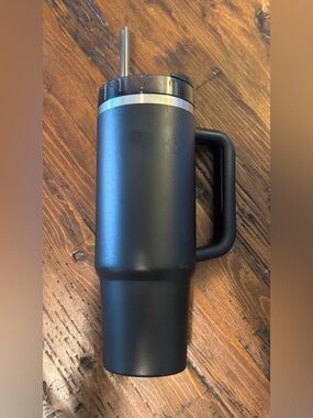 30 oz MATTE BLACK Stanley tumbler 
w/handle, lid & straw